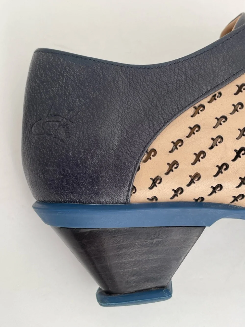 John Fluevog Hopes Promise Blue Cream Size 8 Coquette - Picture 9 of 15